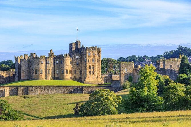 1 Day Alnwick Castle, Holy Island & Scottish Borders - Key points before you book