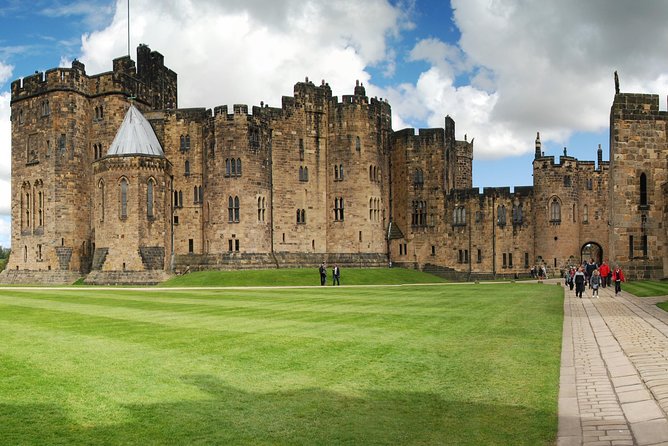 1 Day Alnwick Castle, Holy Island & Scottish Borders - Leaving Edinburgh through the Scottish Borders