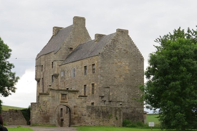 4-Day Outlander Trail Tour from Edinburgh Including Admissions - Who should book this Outlander tour?
