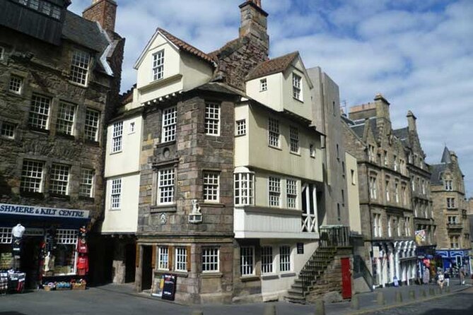 A History of Witchcraft in Edinburgh: A Self-Guided Audio Tour - Castlehill and the last witch of Scotland