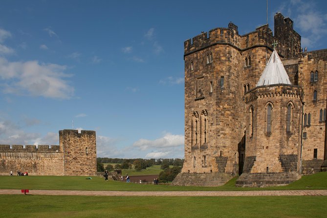 Alnwick Castle, Northumberland and Borders Tour with Admission - What this Edinburgh day trip actually delivers