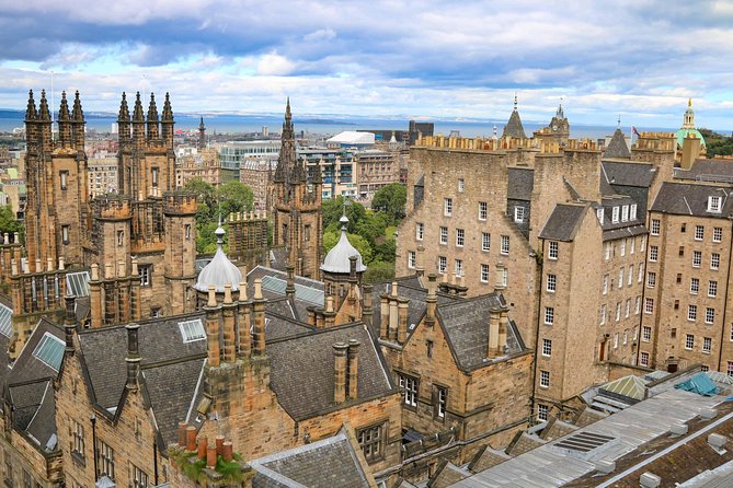 Arrival Transfer: Airport EDI to Edinburgh by Luxury Van - About 30 minutes from Turnhouse Airport to Edinburgh