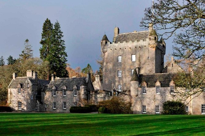 Cawdor Castle, Inverness, Culloden, Outlander and Loch Ness Tour - Cawdor Castle combines rooms, gardens, and Shakespeare
