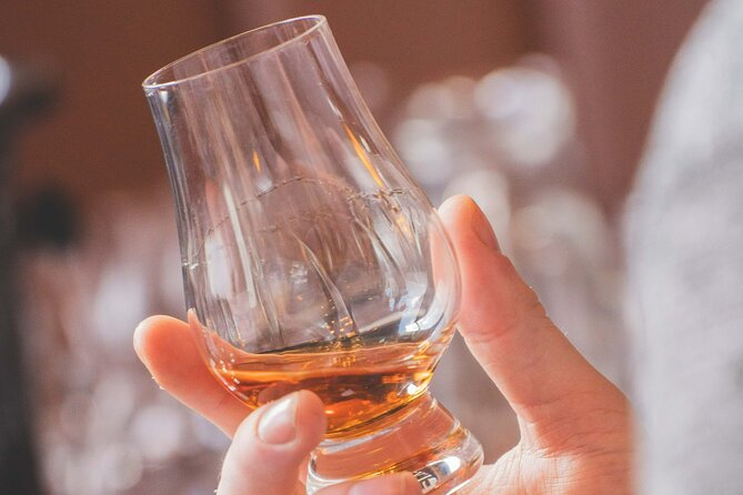 Cellar Of Scotland Walking Tour, taste Edinburgh's finest drinks - Scottish gin and tonic with a city guide