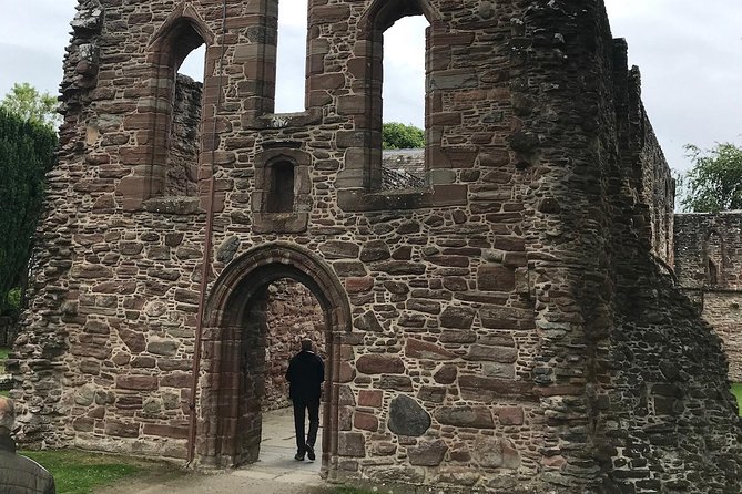 Culloden Battlefield, Clava Cairns and Loch Ness, Urquhart Castle - Pickup, timing, and group size