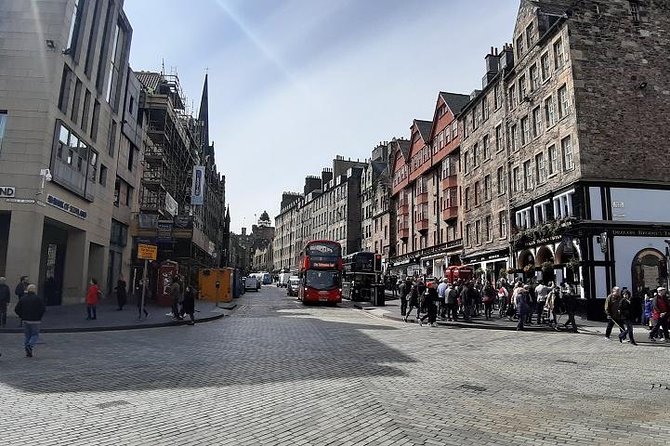 Curious Tales of the Royal Mile - Private Walking Tour - Advocate’s Close and the small spaces of Old Edinburgh