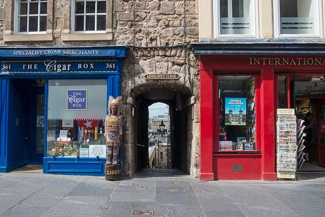 Curious Tales of the Royal Mile - Private Walking Tour - Old Town stories beyond the postcard view