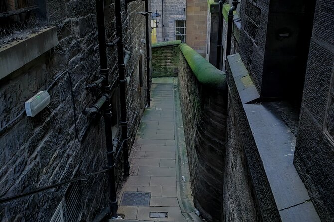 Dark History and Ghost Tour of Edinburgh - Victoria Street, Harry Potter, and a darker wizard tale