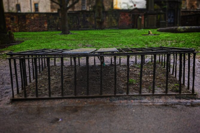 Dark History and Ghost Tour of Edinburgh - Greyfriars Kirkyard and the final 25 minutes