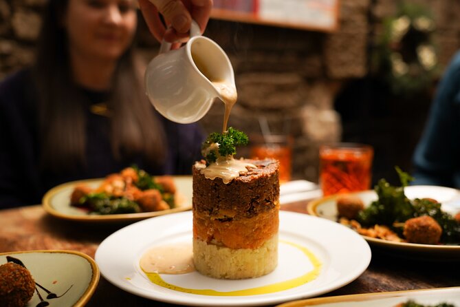 Eating Edinburgh: Old Town Food & Drinks Tour - Meeting the city at Cafe Royal