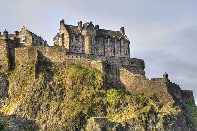Edinburgh 2 Hour Nighttime Ghost Tour Italian Tour Guide - Key points to know before you book
