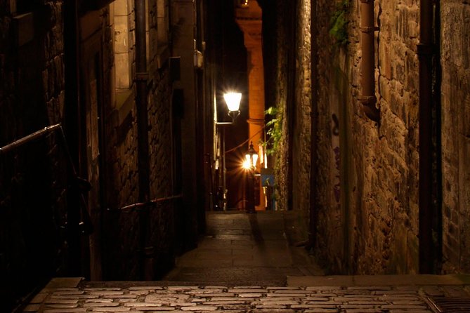 Edinburgh 2 Hour Nighttime Ghost Tour Italian Tour Guide - Edinburgh Castle and the famous ghost