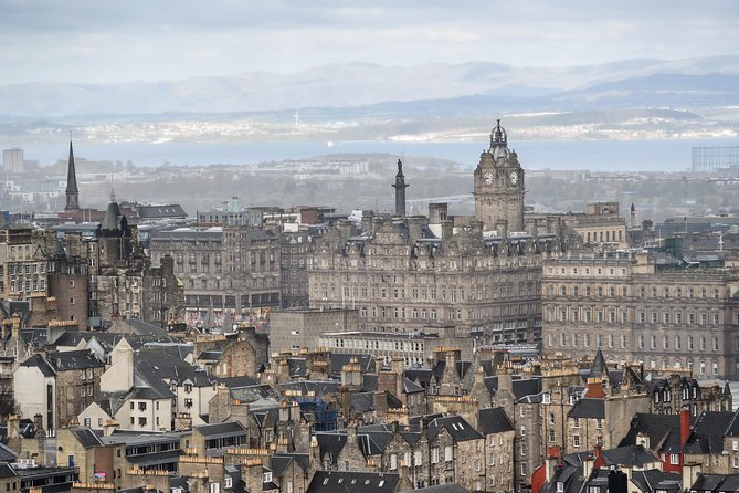 Edinburgh 3 Hour Walking Tour Italian Tour Guide - Starting on Edinburgh’s Royal Mile
