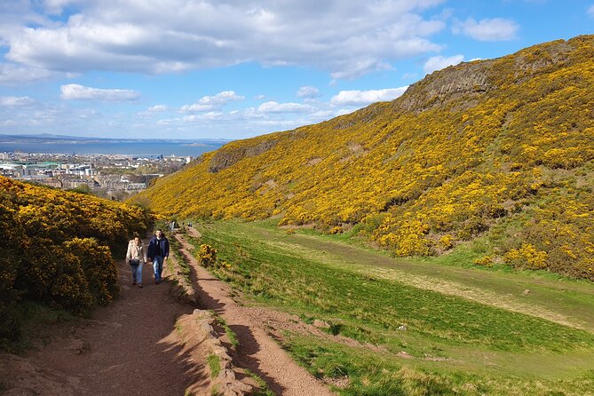 Edinburgh: Arthur's Seat Hike with Local Guide - Meeting beside Holyrood Palace