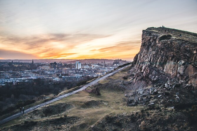 Edinburgh: Arthur's Seat Hike with Local Guide - The summit and Edinburgh’s wide-open view