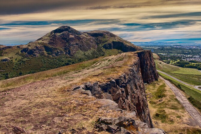 Edinburgh: Arthur's Seat Hike with Local Guide - The climb through Holyrood Park