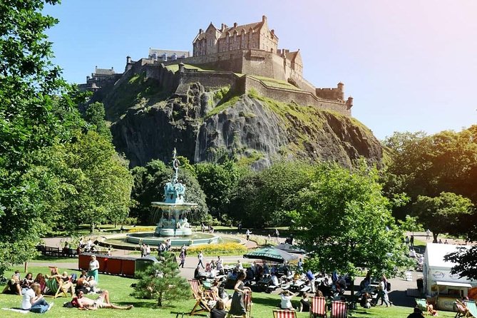 Edinburgh Castle Guided Walking Tour in English - Timing, Group Size, and Physical Effort