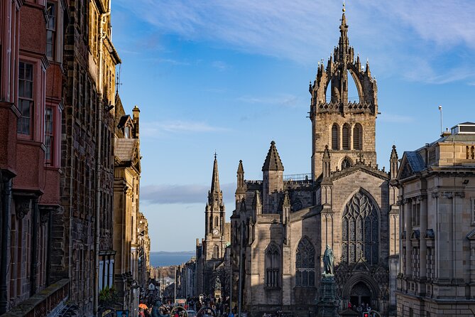 Edinburgh Castle: Guided Walking Tour with Entry Ticket - The Great Hall and the castle interiors