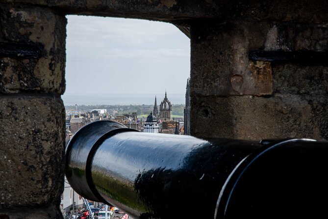 Edinburgh Castle: Guided Walking Tour with Entry Ticket - Weather, walking, and what to carry