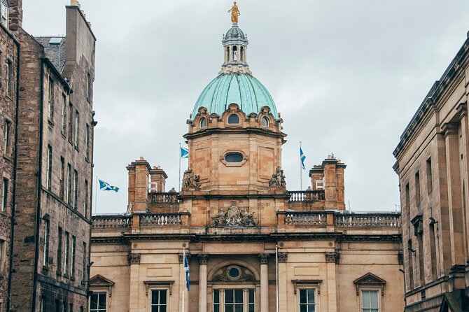 Edinburgh Castle & Old Town Small Group Guided Tour - Greyfriars Graveyard, Harry Potter Connections, and a Famous Dog
