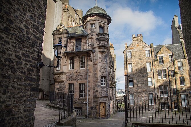 Edinburgh Castle & Royal Mile Walking Tour - Ticket Included - Inside Edinburgh Castle and the One O’Clock Gun