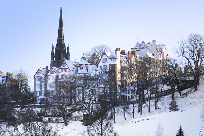 Edinburgh Christmas Tour, Highlights & Hidden Gems with a Local - Princes Street Gardens and Seasonal Skating