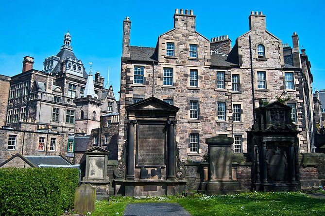 Edinburgh Darkside Walking Tour: Mysteries, Murder and Legends - Two hours on foot, then a pub near the Royal Mile