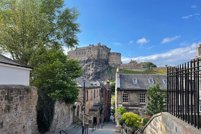 Edinburgh Experience By Car - A city overview built around short stops