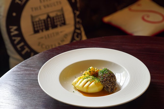 Edinburgh Food & Drink Tour with EatWalk Tours - Edinburgh Castle through a food lens