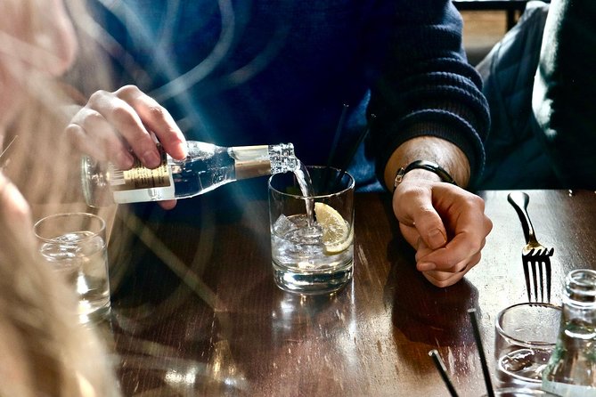 Edinburgh Food Tour with Scotch, Haggis, a Secret Dish & More - Walking the Royal Mile through Edinburgh’s story