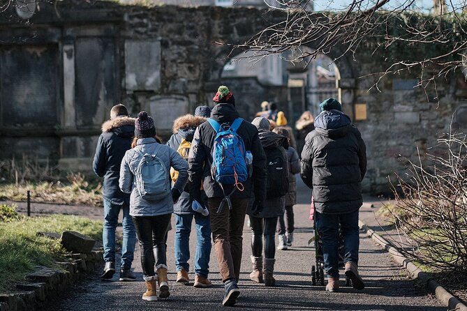 Edinburgh Full Day Walking Tour with Castle Included -Small Group - Edinburgh Castle and what 40 minutes really means