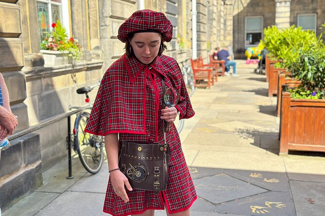 Edinburgh Historical Gems Tour with Whisky & Local Flavours - Crossing into Canongate and its older identity