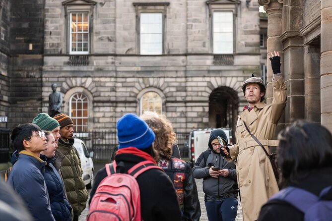 Edinburgh Historical Gems Tour with Whisky & Local Flavours - Finishing at Holyroodhouse