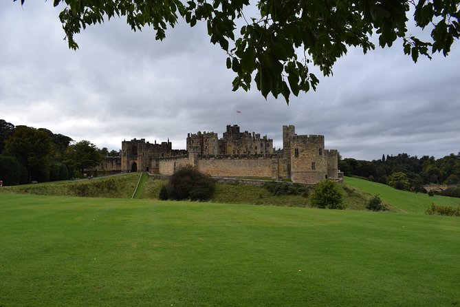 Edinburgh: Holy Island, Alnwick Castle & Kingdom of Northumbria - What the $87.34 price really covers