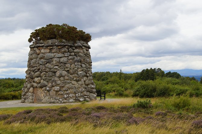Edinburgh: Loch Ness, Inverness & The Highlands - 2 Day Tour - Clava Cairns, a glimpse into Bronze Age Scotland