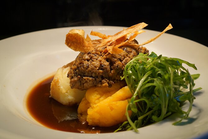 Edinburgh Luxury Private Food & Drink Tour with Eat Walk Tours - Guides who make the walk memorable