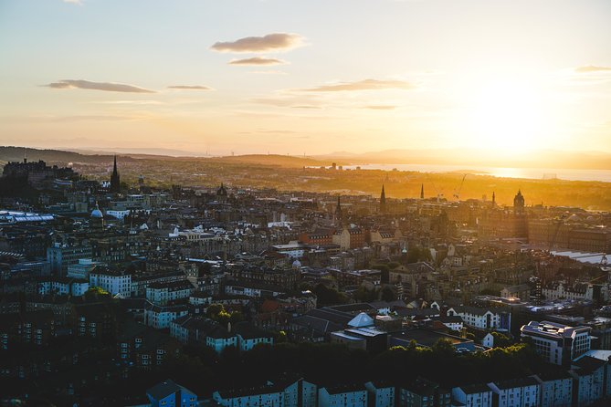 Edinburgh Night Tour with a Local Guide: Private & 100% Personalized - Exploring Old Town pubs and the Cowgate