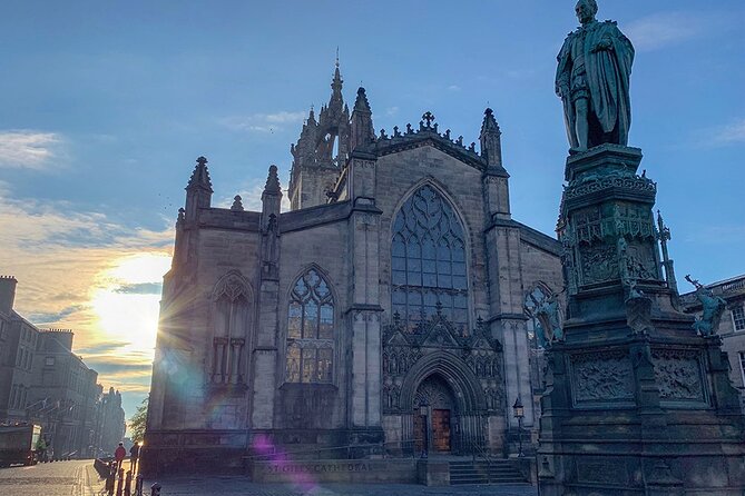 Edinburgh Old Town: Historical Guided Walking Tour - From medieval Edinburgh to the modern city