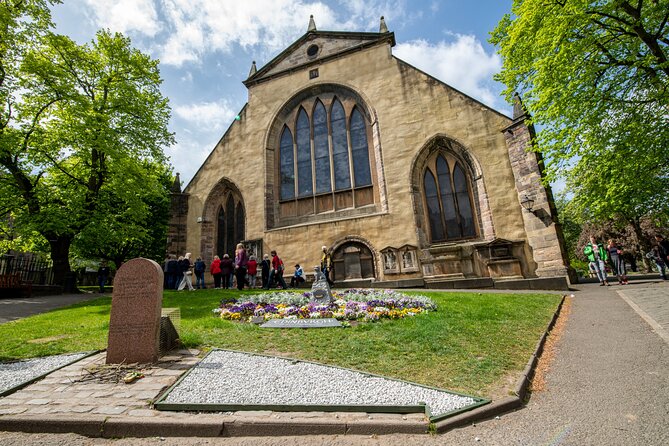 Edinburgh Old Town: Historical Guided Walking Tour - Finishing at Greyfriars Kirkyard