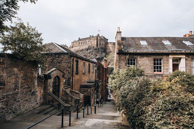 Edinburgh: Old Town's Highlights Walking Tour - Four things to know before you book