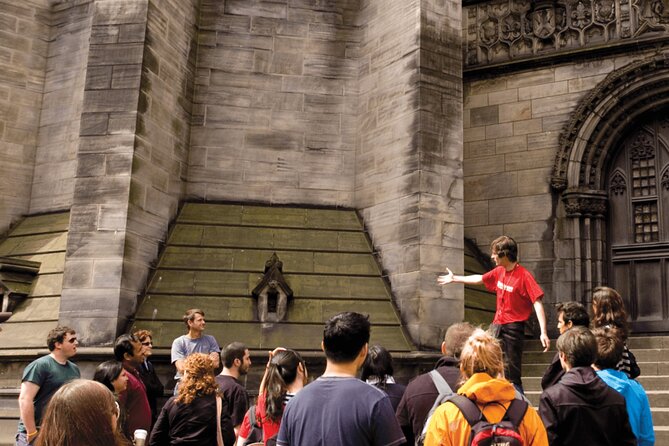 Edinburgh: Old Town's Highlights Walking Tour - Down into the Grassmarket’s darker past