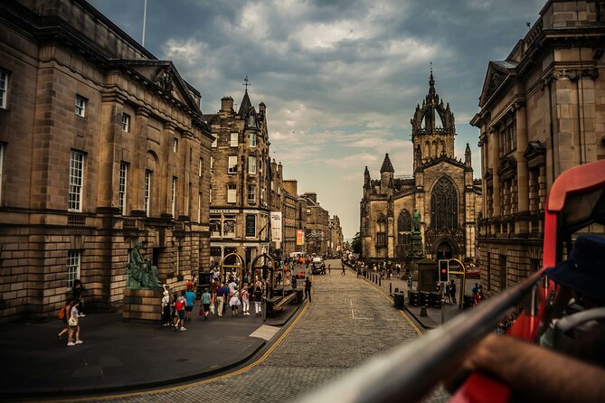 Edinburgh: Old Town's Highlights Walking Tour - Why the guides receive so much praise