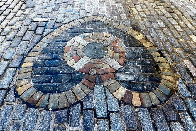 Edinburgh - Old Town Stories - Walking the Royal Mile beyond the obvious sights