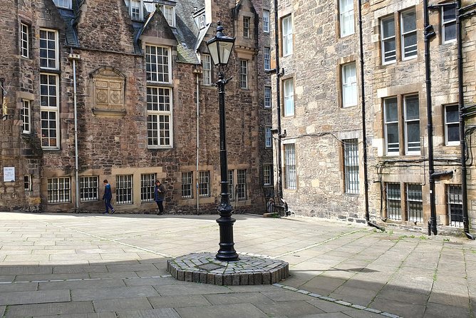 Edinburgh Private Walking Tour - Victoria Street: finish with practical local advice