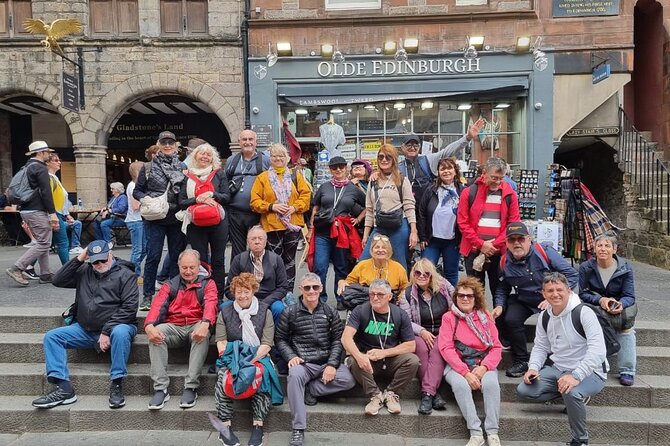 Edinburgh Private Walking Tour in Spanish - Greyfriars Kirk, Bobby, and the cemetery stories