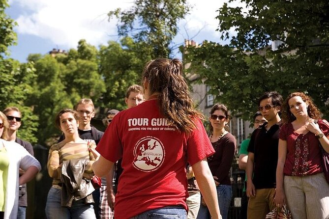 Edinburgh Skip-the-Ticket-Line Castle Walking Tour - Crown Square and the castle’s main story