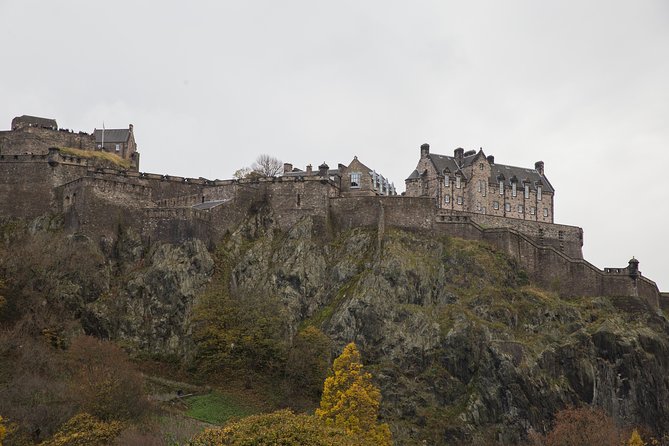 Edinburgh Skip-the-Ticket-Line Castle Walking Tour - The National War Museum and Scotland’s military past
