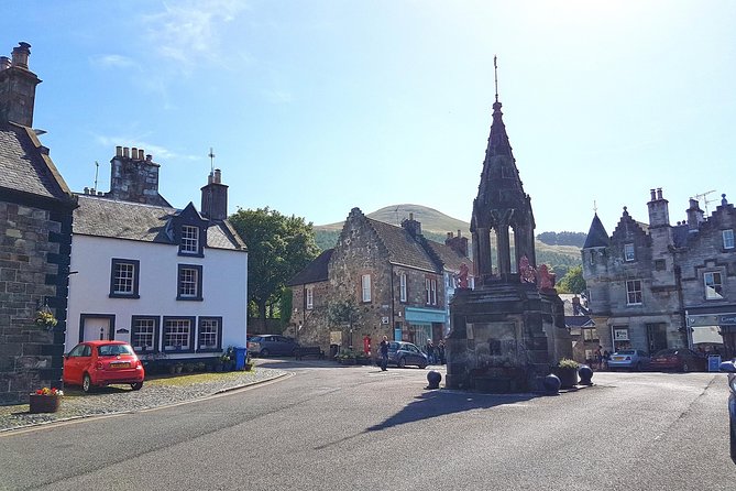 Edinburgh: St Andrews & The Fishing Villages of Fife - Falkland, a short stop with a screen connection