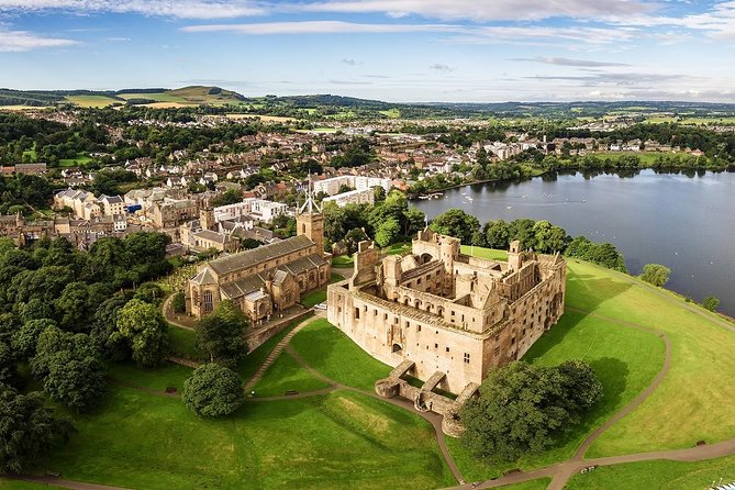 Edinburgh: The Outlander, Palaces & Jacobites Tour - Falkland and the Inverness connection