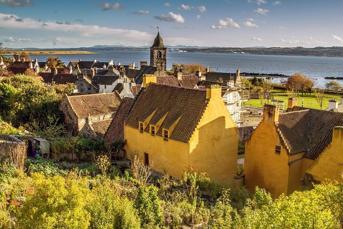 Edinburgh: The Outlander, Palaces & Jacobites Tour - Tullyies Standing Stones and the first photo stop
